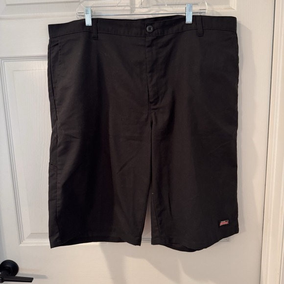 Dickies Chino Shorts Men's‎ Size 42 Black Workwear Mens Skater Grunge - Picture 1 of 8